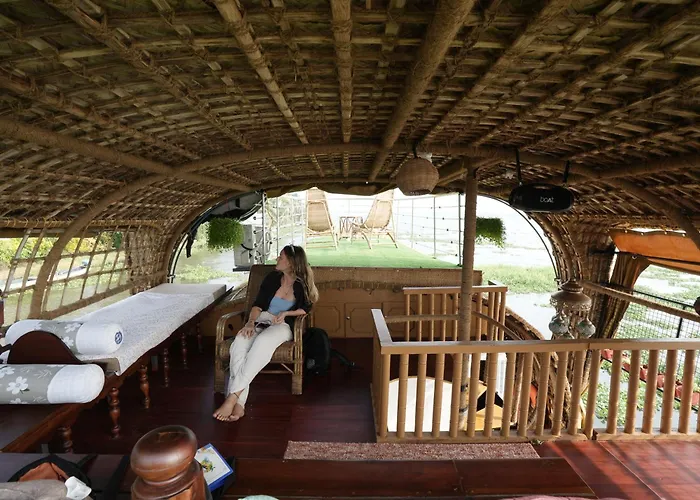 Kalappura Houseboats & Tours