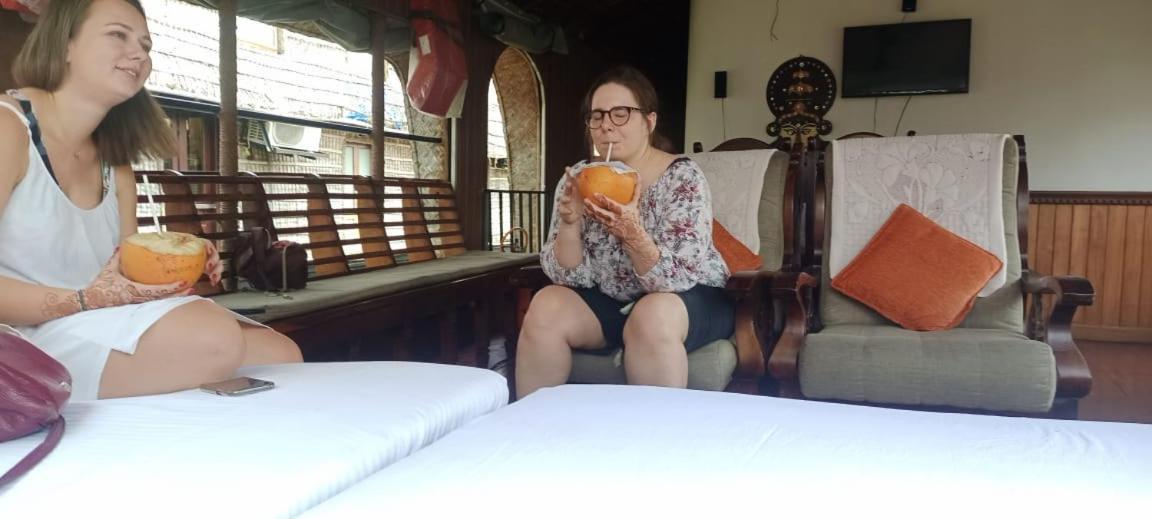 Kalappura Houseboats & Tours