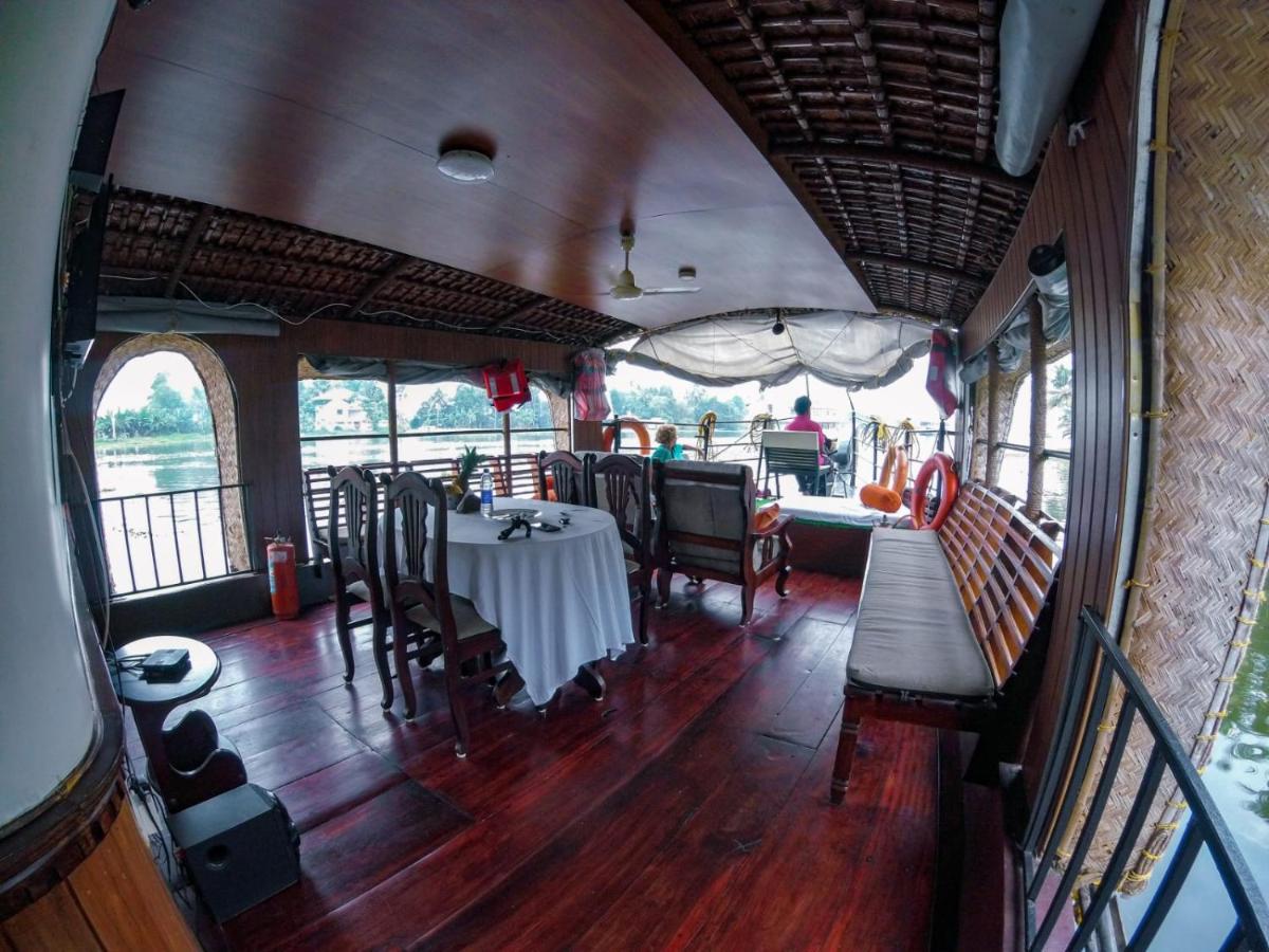 Kalappura Houseboats & Tours Botel *