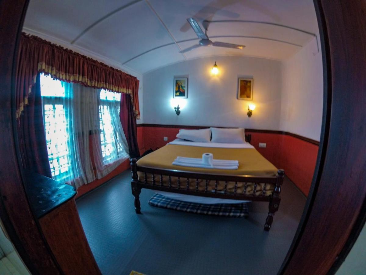 Kalappura Houseboats & Tours *