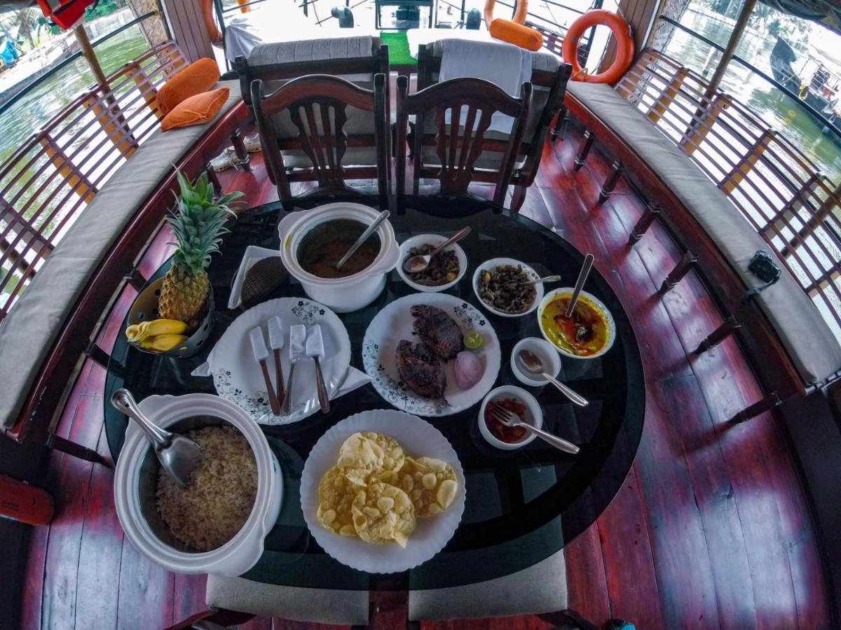 Kalappura Houseboats & Tours Botel *