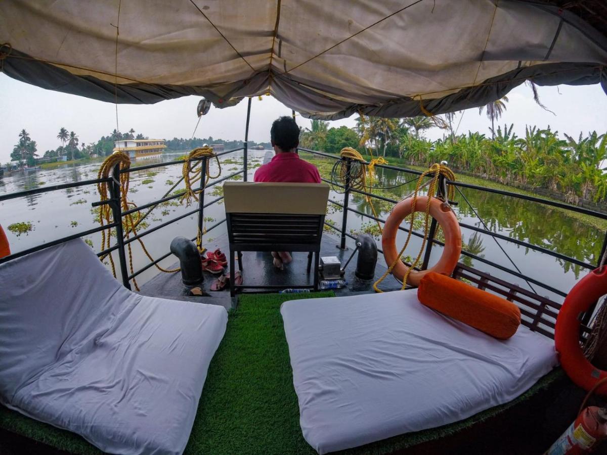 Kalappura Houseboats & Tours Botel *