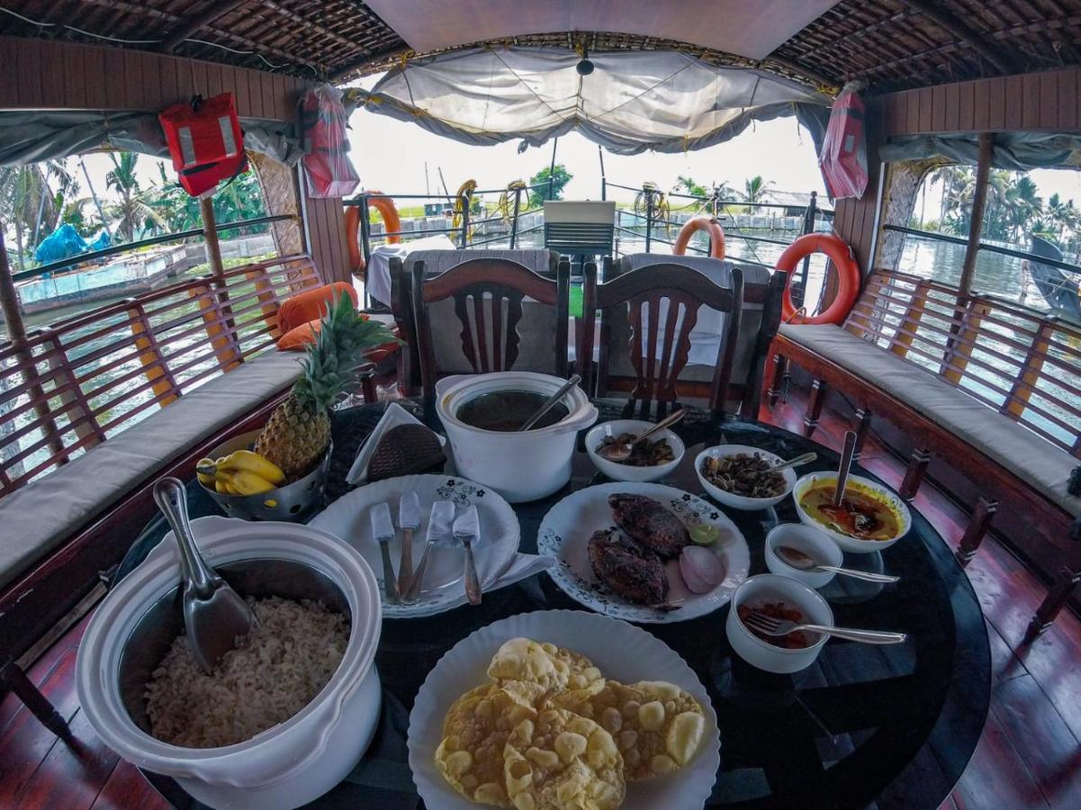 Kalappura Houseboats & Tours * Alappuzha