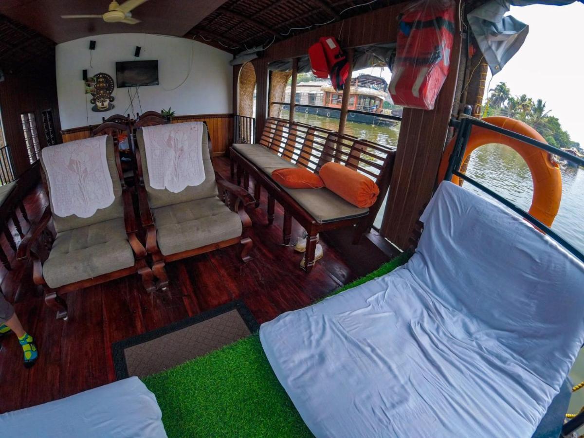 Kalappura Houseboats & Tours Botel Alappuzha