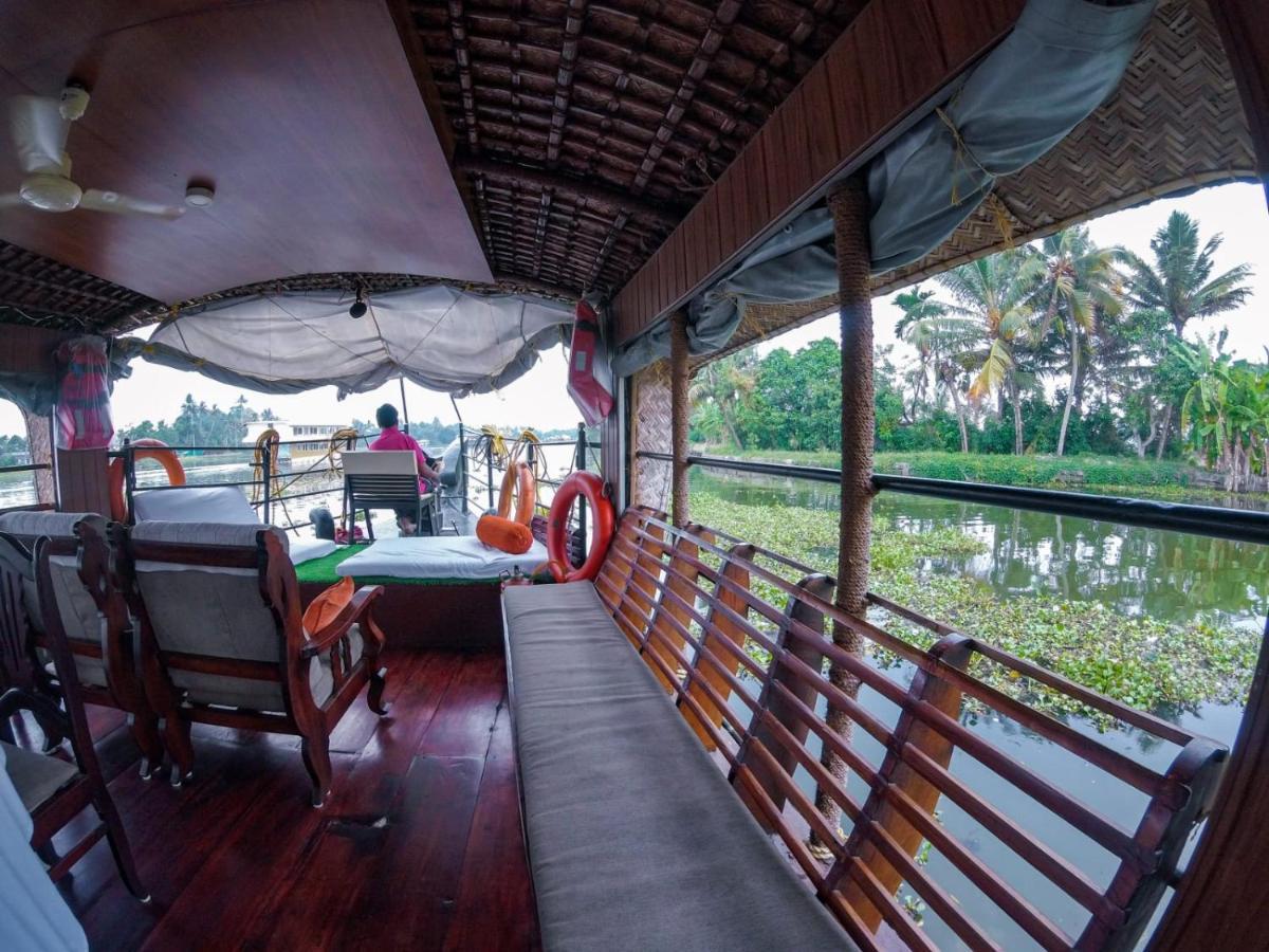 Kalappura Houseboats & Tours Botel Alappuzha