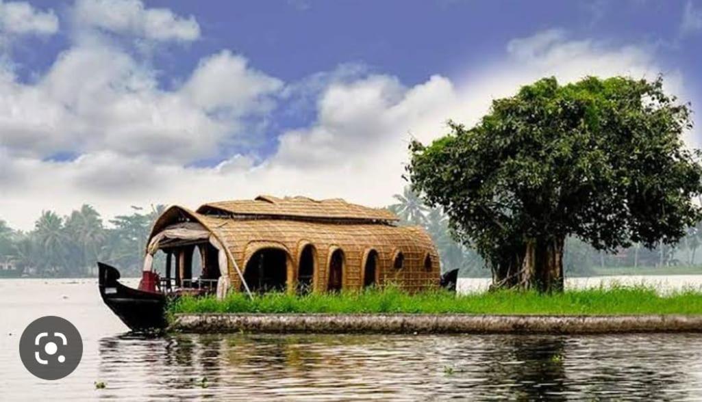 Kalappura Houseboats & Tours Botel