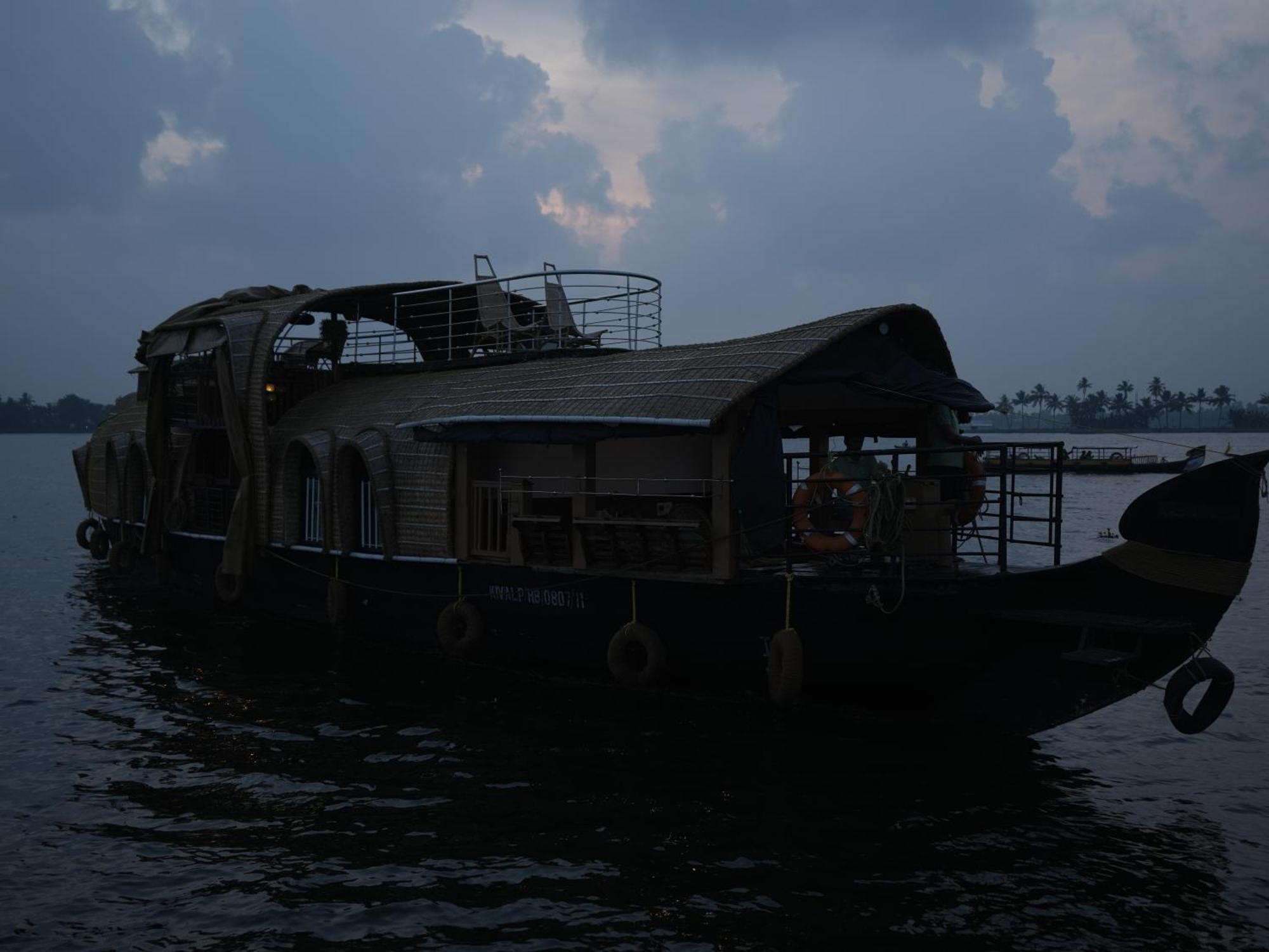 Kalappura Houseboats & Tours Botel Alappuzha