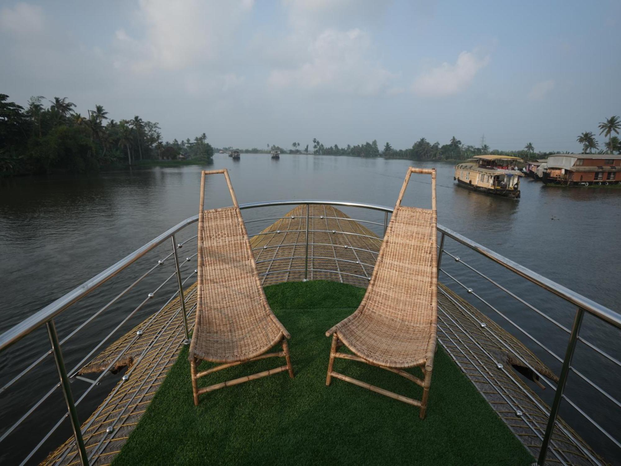 Kalappura Houseboats & Tours Botel Alappuzha